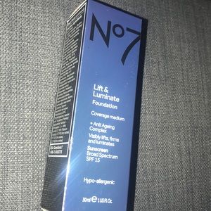 No7 Lift & Luminate foundation - NEW IN BOX -